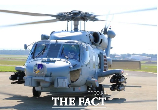 헬파이어 공대지 미사일 8발을 장착한 호주 해군의MH-60R 시호크 헬기./밀리터리리크닷컴