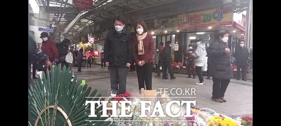 24일 오후엔 안철수 국민의당 대선 후보은 희생자를 추모하기 위해 헌화하고 갔다. /부산=조탁만 기자.