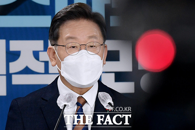 더불어민주당 이재명 대선 후보는 25일 한 유튜브 채널과 인터뷰에서 국내 주식이. 저평가된 이유로 시장 불투명성을 꼽았다. /이선화 기자