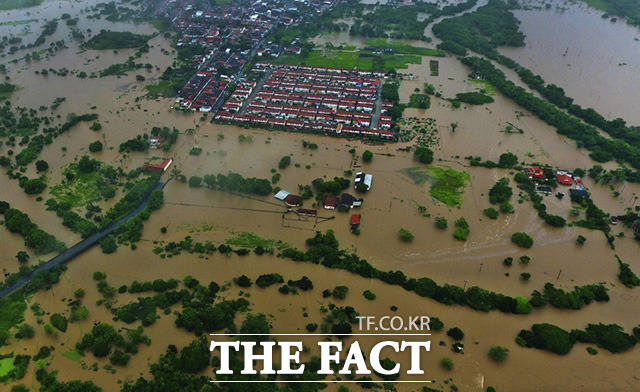 26일(현지시간) 브라질 바이아주 이타페팅가가 두 달째 이어진 폭우로 인해 물에 잠긴 모습을 보이고 있다. /이타페팅가=AP.뉴시스