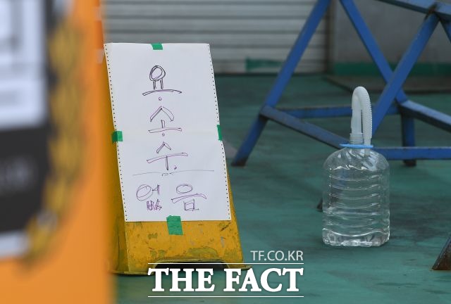 기획재정부는 28일 요소수 수급 관련 범부처 합동 대응 회의를 열고 요소수 긴급수급조정조치를 내달까지 연장한다고 밝혔다. /이동률 기자