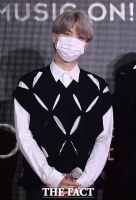  '너무 걱정 말아요'…슈가, 코로나 확진 후 근황