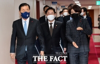  세종-서울간 영상 국무회의 참석하는 국무위원들 [TF사진관]
