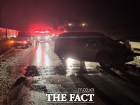  빙판길 미끄러진 화물차 돕다 외국인 근로자 3명 참변