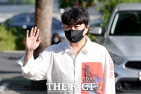  검찰, '불법도박 의혹' 가수 김호중 기소유예