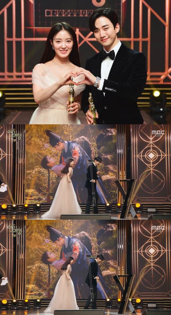 옷소매 붉은 끝동 이준호 이세영이 MBC 연기대상에서 베스트 커플상의 케미를 자랑했다. /MBC 제공, 방송화면 캡처