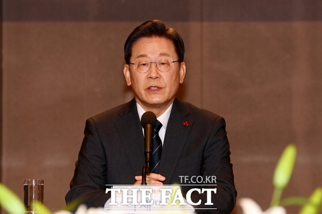 이재명 더불어민주당 대선 후보가 1일 <더팩트> 독자들에게 신년 인사를 전했다. /이선화 기자