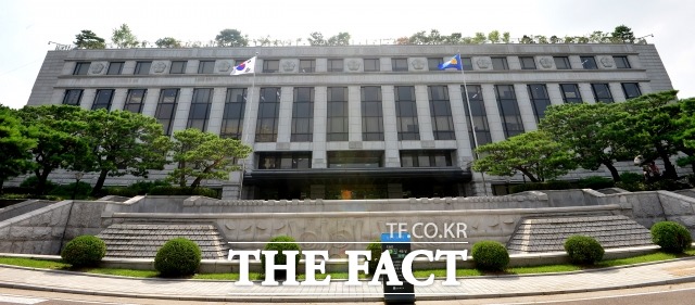 고교 야구부 감독에게 금품을 제공한 학부모회 회장을 기소유예한 검찰의 처분이 취소됐다./더팩트 DB