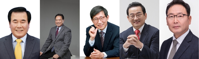 왼쪽부터 김지철 충남교육감, 이병학 더함산업개발 대표, 조영종 전 천안오성고 교장, 박하식 전 충남삼성고 교장, 김영춘 공주대 대외부총장