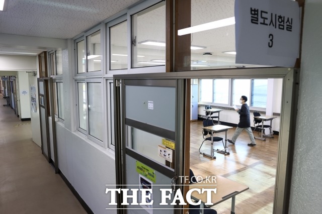 스포츠 시계를 차고 전문의 자격시험을 본 의사에 대한 응시자격 제한은 정당하다는 법원 판단이 나왔다. 사진은 기사내용과 무관. /남용희 기자