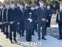  이재명 대선 후보 부부, 한 날 PK 지역 따로 방문한 이유는?