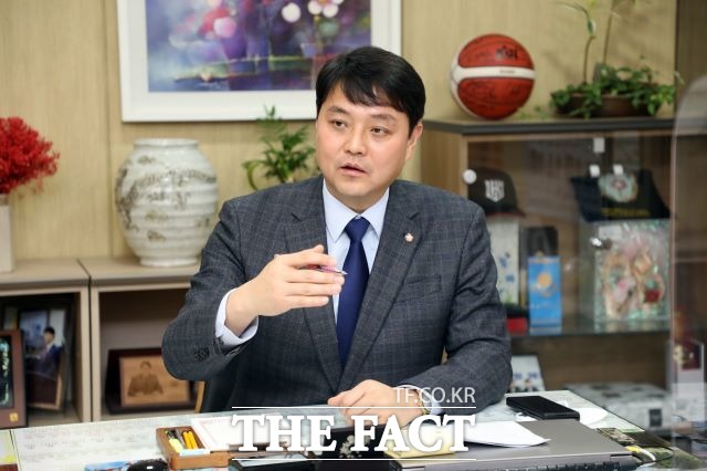 올해 지방선거에서 수원특례시장 후보로 거론되고 있는 조석환 수원시의회 의장이 입장을 밝히고 있다./ 수원시의회 제공