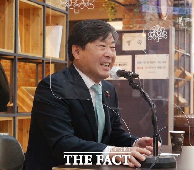 황명선 논산시장이 3일 도청 프레스센터에서 충남도지사 출마와 관련 입장을 밝히고 있다. / 내포 = 김아영 기자