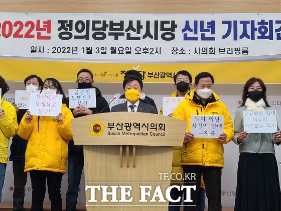 정의당 부산시당은 3일 오후 2시 부산시의회 브리핑룸에서 거대 양당은 사상 최악의 대선후보들로 실망을 넘어 두 당의 후보 교체 여론이 과반을 넘고 있다며 밝혔다. /부산=조탁만 기자.