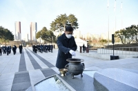  임인년(壬寅年)새해 정하영 김포시장, 첫 일정 현충탑 참배