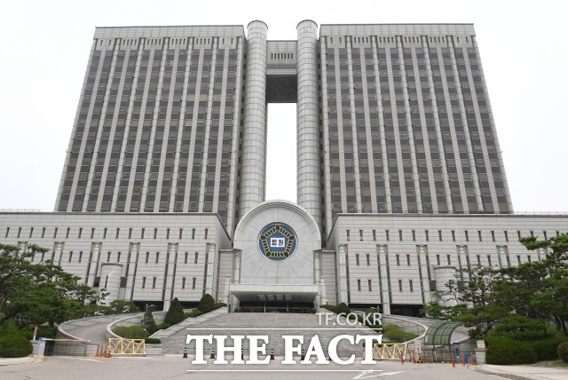 시민단체들이 보건복지부 장관을 상대로 낸 방역패스 집행정지(효력정지) 신청이 일부 인용됐다./더팩트 DB