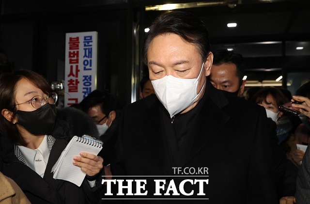 윤석열 국민의힘 대선 후보가 선대위 전면 개편을 앞두고 최대 위기에 놓였다. 이준석 대표를 향한 책임론과 김종인 총괄위워장과의 갈등 설 /국회사진취재단