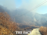  봉화 물야면 야산서 산불....헬기2대 투입 진화 중