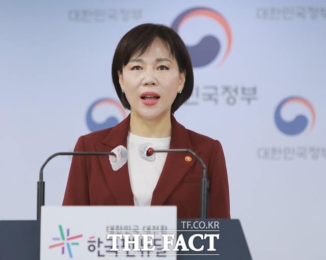 국민권익위원회가 신고자 신분 유출 우려를 해소하기 위해 아바타를 통한 신고기능 도입을 검토한다. 사진은 5일 ‘디지털 국민권익 플랫폼 2022 비전’ 발표 중인 전현희 권익위원장 모습./권익위 제공