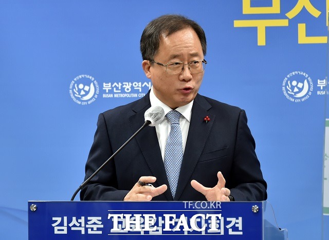 김석준 부산교육감이 5일 시교육청에서 신년 기자회견을 갖고 있다. /부산교육청 제공