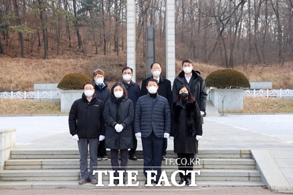 시흥시의회2022년신년현충탑참배_시흥시현충탑 참배/시흥시제공