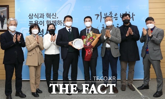 서철모 화성시장, 경기화성바이오밸리기업인협의회로부터 감사패 받아/화성시 제공