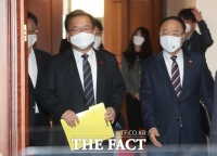  국정현안점검조정회의 참석하는 김부겸 총리와 홍남기 부총리 [포토]