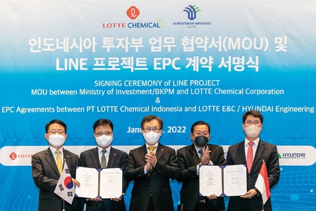 롯데케미칼은 7일 인도네시아 투자부와 업무협약을 맺고 석유화학단지를 조성하는 라인 프로젝트를 가동한다고 밝혔다. /롯데케미칼 제공