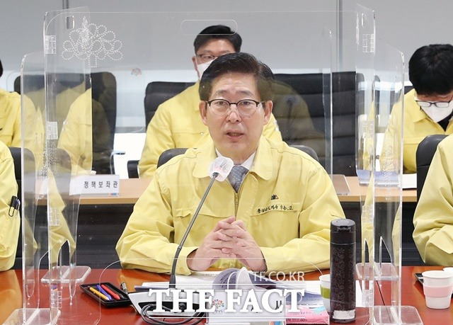 양승조 충남도지사가 10일 실국원장 회의를 주재하고 있다. / 내포 = 최현구 기자