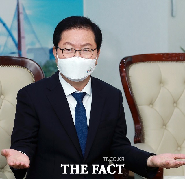 장종태 서구청장이 10일 <더팩트>와의 인터뷰에서 대전경제 대전환이라는 새로운 길에 나선다고 밝혔다. / 대전 서구청 제공.