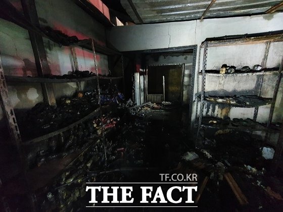 자신의 집에 불을 질러 잠이든 자신의 계모를 질식사하게 한 50대 남성이 항소심에서 징역 20년을 선고받았다. / 부여소방서 제공