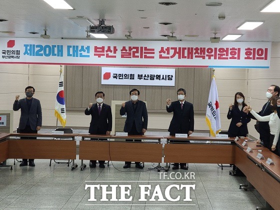 서병수 국민의힘 부산시당 선대위원장은 12일 오전 10시 부산 선거대책위원회에서 최근 여론조사를 보면 당내 갈등이 봉합됐다며 이같이 밝혔다. /부산=조탁만 기자.