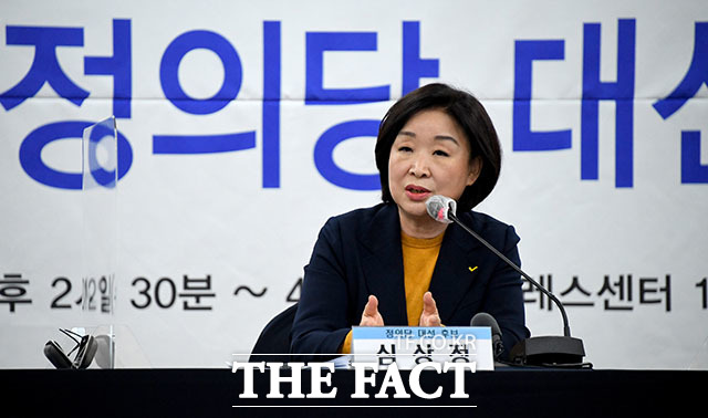 심상정 정의당 대선후보가 12일 오후 서울 중구 프레스센터에서 열린 한국기자협회 초청토론회에서 패널들의 질문에 답하고 있다. /국회사진취재단