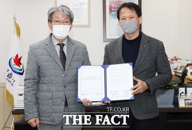 유진섭 시장은 “지적재조사사업을 통해 이웃 간 토지 경계분쟁을 해소하고 합리적, 효율적으로 토지를 이용할 수 있을 것”이라며 “올해 사업 지구도 지적불부합지를 빠르게 해소해 시민의 재산권 보호에 앞장서겠다”라고 말했다. / 정읍시 제공