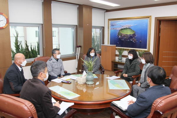 고기철 제주경찰청장이 여성 NGO 단체장들과 간담회를 진행하고 있다./제주경찰철 제공