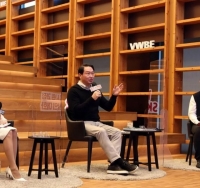  최태원 SK그룹 회장, 신입사원 만나 '탄소 감축' 동참 당부