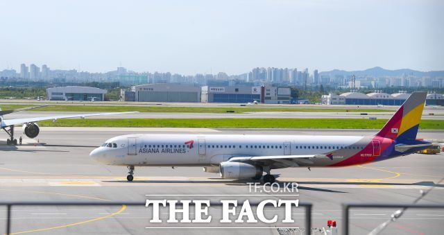 아시아나항공이 오는 4월 3일부터 주 3회로 인천~하와이 노선 운항을 재개한다고 17일 밝혔다. /더팩트 DB