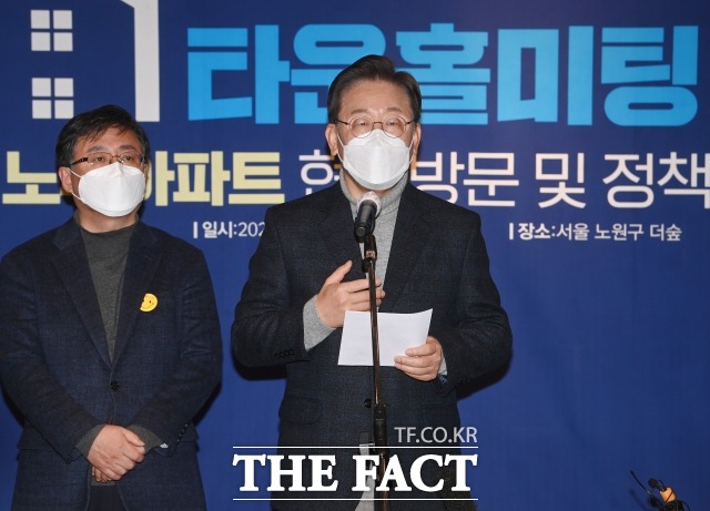 이재명 더불어민주당 대선 후보가 윤석열 국민의힘 대선 후보를 둘러싼 무속인 선대위 캠프 고문 의혹을 두고 21세기 현대사회에서 샤먼이 영향력을 미치는 일이 절대 있어서는 안 된다고 밝혔다. /이새롬 기자