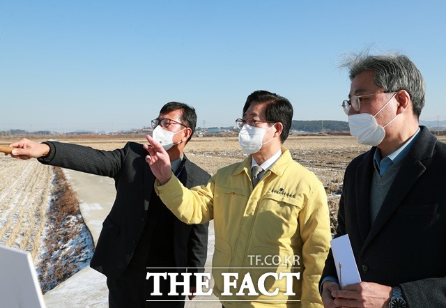 양승조 충남지사는 18일 서산 해미국제성지 및 기념관을 방문해 현장을 둘러보고 있다. /충남도 제공