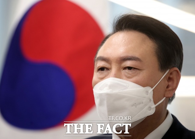 윤석열 국민의힘 대선 후보가 19일 오전 서울 여의도 당사에서 장애인 복지 관련 5가지 공약을 발표했다. /이선화 기자