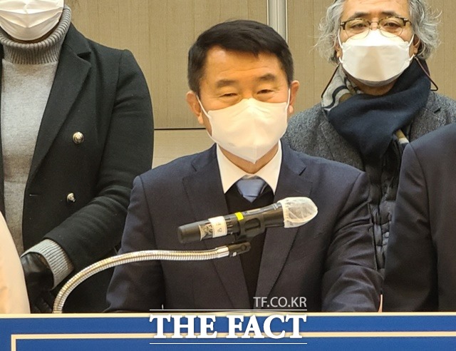 유승광 공주대 객원교수가 20일 서천군수 출마 기자회견을 하고 있다. /유승광 박사 제공