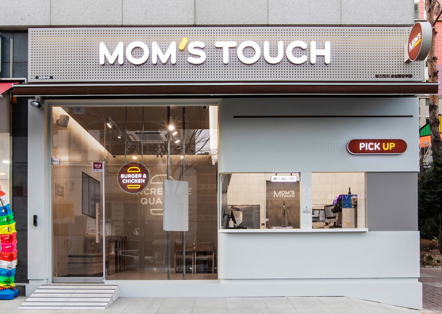 맘스터치의 최대 주주인 한국에프앤비홀딩스는 맘스터치의 상장폐지를 위해 공개매수를 결정했다. /맘스터치 제공