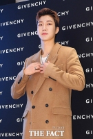  위너 이승훈, 코로나 확진…'다른 멤버들은 음성'