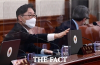  회의 준비하는 박범계 법무부 장관 [포토]