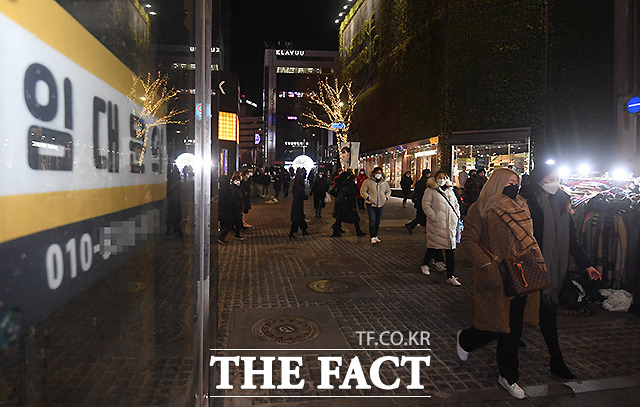 26일 한국부동산원에 따르면 지난해 전국 오피스 임대가격지수는 전년 대비 0.49% 줄었다. /이새롬 기자