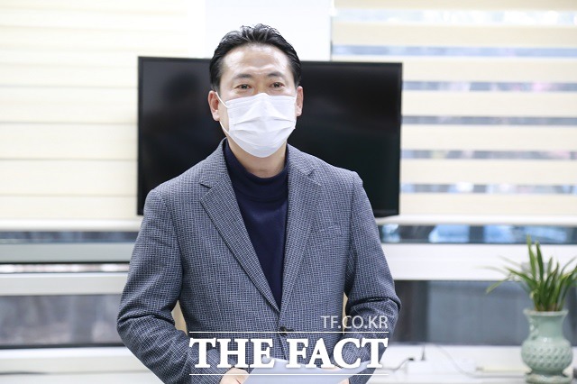 장동혁 국민의힘 유성갑 당협위원장이 27일 대전시의회 기자실에서 도안 2-2지구 도시개발구역지정 및 개발계획수립고시 취소 처분과 관련한 기자간담회를 진행하고 있다. / 대전 = 김성서 기자