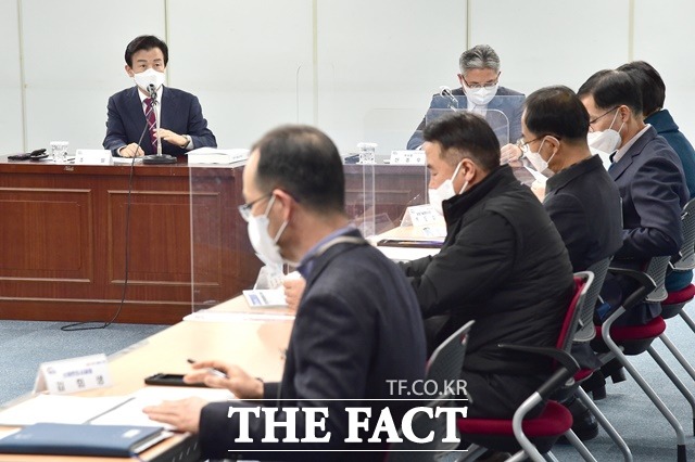 조규일 진주시장 주재로 27일 스마트도시계획 수립 용역 최종보고회가 열리고 있다./진주시 제공