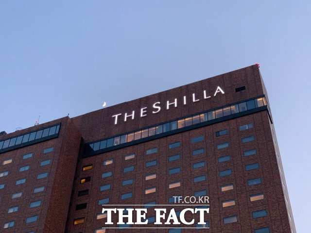 텔신라는 지난해 4분기 매출 1조1299억 원, 영업이익은 250억 원을 기록했다. /더팩트 DB