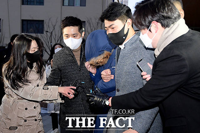 회삿돈 2215억원을 횡령한 혐의를 받는 오스템임플란트 재무팀장 이모(45) 씨가 재판에 넘겨졌다. /이선화 기자