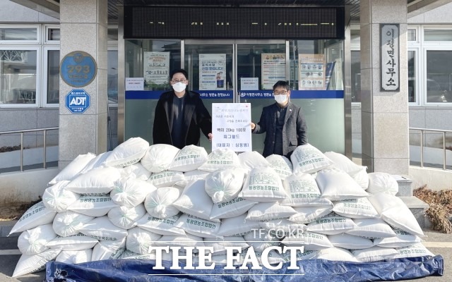 피그월드 심동범 대표는 어려운 이웃과 함께 모두 따뜻한 설 명절을 보냈으면 하는 마음에 기탁을 결정하게 됐다며 “작은 정성이 고향의 어려운 이웃에게 행복으로 전달되었으면 좋겠다고 밝혔다. / 정읍시 제공